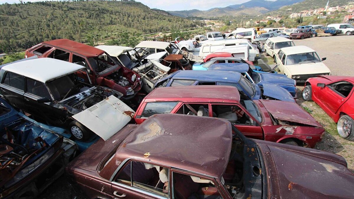 Eski araç sahiplerine çifte kazanç<br><br>Yeni teşvik yasası kabul edilirse, eski model araçlarını hurdaya ayıran kullanıcılar hem ÖTV indirimi hem de yerli üretim Togg T10F’e uygun ödeme koşullarıyla ulaşma avantajı yakalayacak. Bu sayede hem bireysel mobilite artacak hem de Türkiye’de çevre dostu ulaşım araçlarına geçiş süreci hızlanacak. Aynı zamanda bu kampanya, Togg’un pazar payını artırarak yerli otomobil sektörüne de ciddi katkı sunacak.