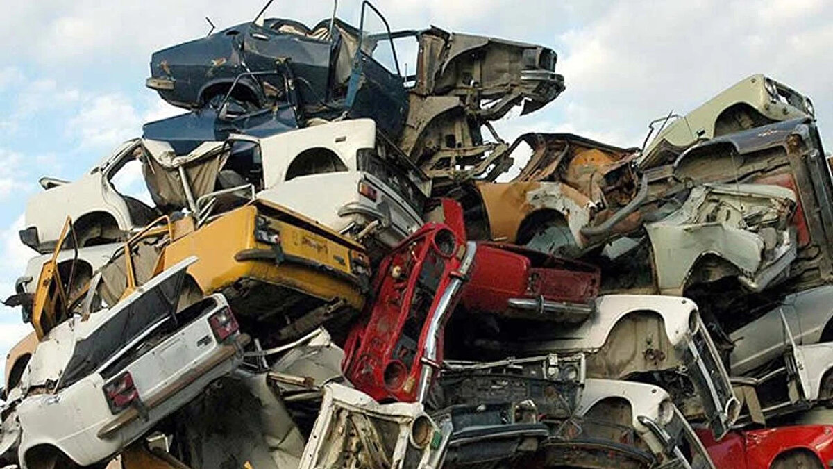 Togg T10F ile hurda araç teşviki bir araya geldiğinde, Türkiye’de otomotiv sektörü adına önemli bir dönüm noktası yaşanabilir. Elektrikli araç dönüşümünde yerli markaların önünü açacak bu tür destekler, vatandaşların uygun fiyatla yüksek donanımlı otomobillere ulaşmasını mümkün kılarken, çevresel fayda sağlaması açısından da büyük önem taşıyor. Şimdi gözler hem Togg’un resmi fiyat açıklamasında hem de hurda teşviki düzenlemesinin yasalaşmasında.