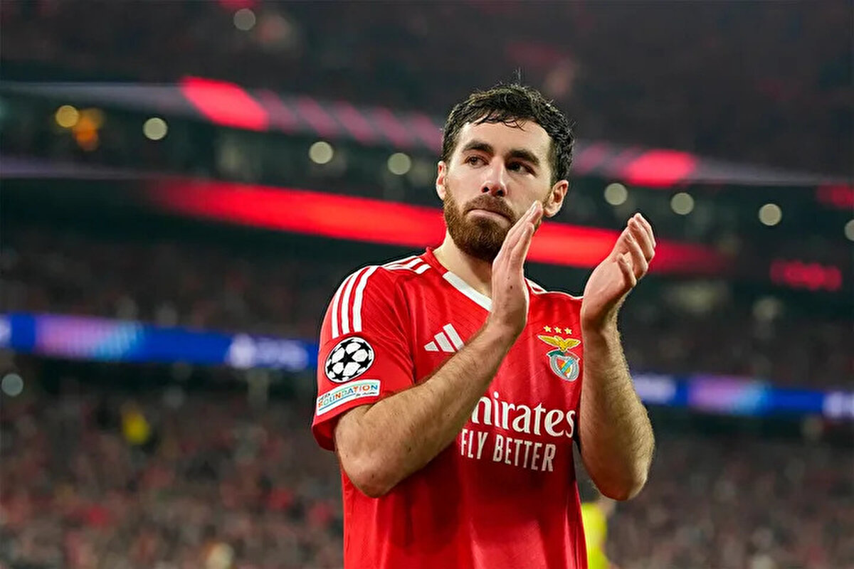 Benfica’da çok mutlu olmayan Orkun’un hayali Premier Lig’de forma giymek. Feyenoord’da yıldızı parlayan milli yıldız, oradaki hocası Arne Slot’la Liverpool’da buluşmayı arzu ediyor.<br>