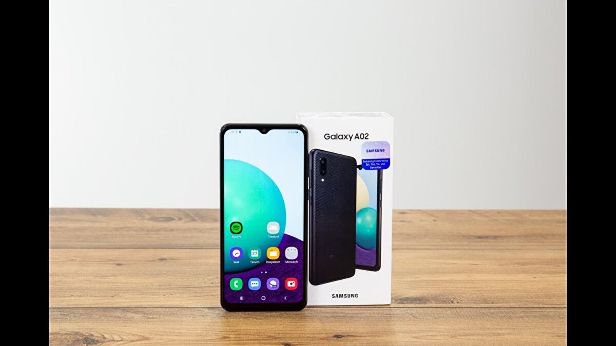 1. Samsung Galaxy A02<br>Çok düşük performanslı işlemci<br><br>Sürekli donma ve uygulama çökmesi<br><br>Yazılım güncellemesi desteği yok