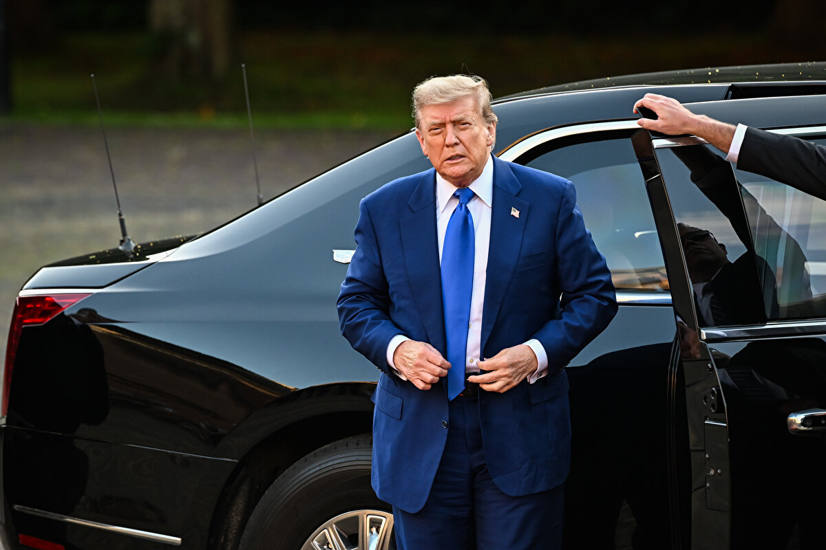 ABD Başkanı Donald Trump, Hollanda’nın Lahey kentinde düzenlenen NATO Zirvesi kapsamında, Hollanda Kral ve Kraliçesi’nin ev sahipliğinde devlet ve hükümet başkanları onuruna verilen akşam yemeğine katılmak üzere Ten Bosch Kraliyet Sarayı’na geldi.