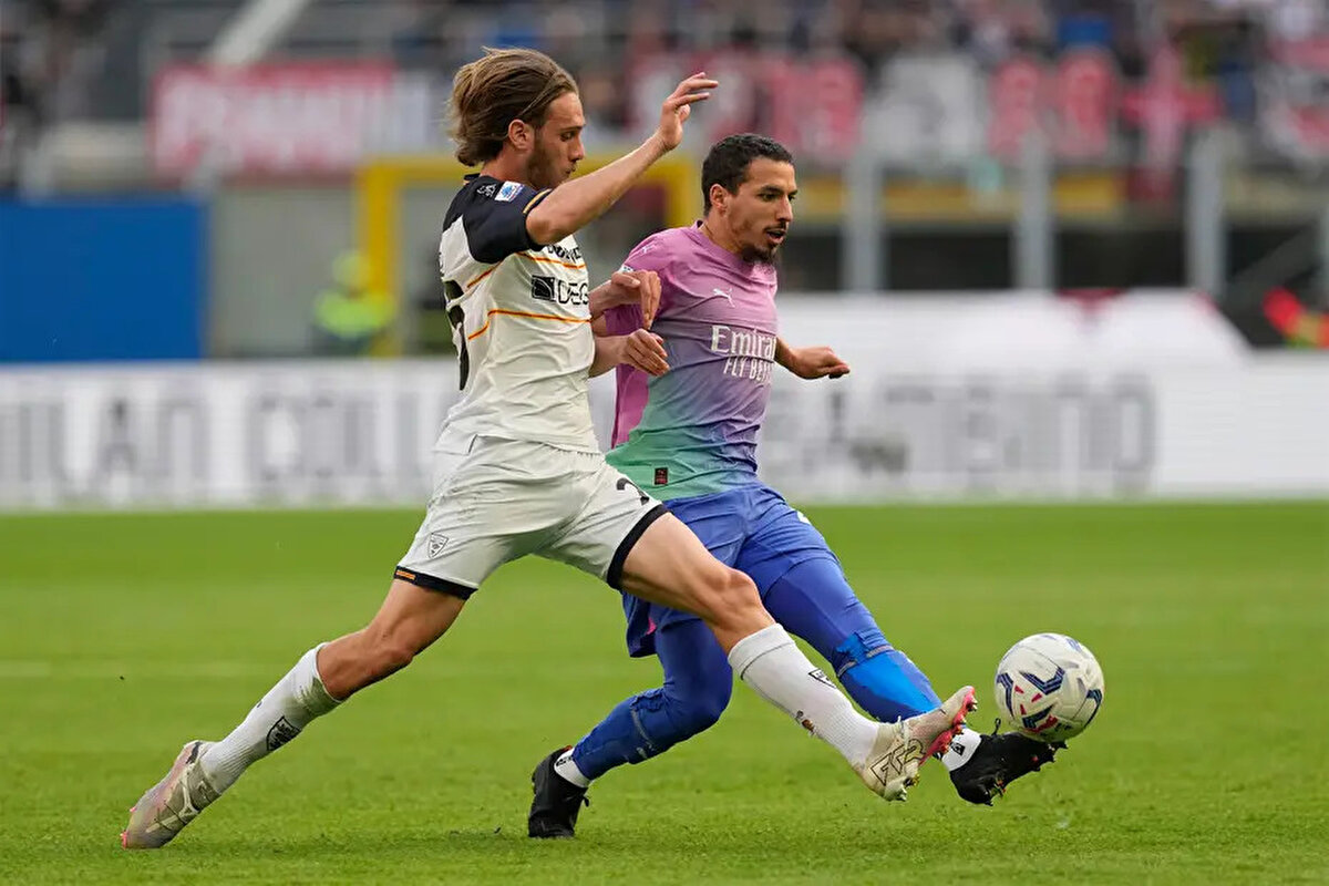 Futbol kariyerine Palermo altyapısında başlayan Antonino Gallo, sonrasında Lecce ve Virtus Francavilla formalarını giydi. 25 yaşındaki sol bek geçtiğimiz sezon Lecce'de 33 maça çıkarken 3 asist kaydetti.<br>