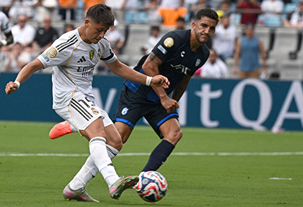 Maçın 7. dakikasında Real Madrid, Asencio'nun kırmızı kart görmesiyle 10 kişi kalmıştı.<br>