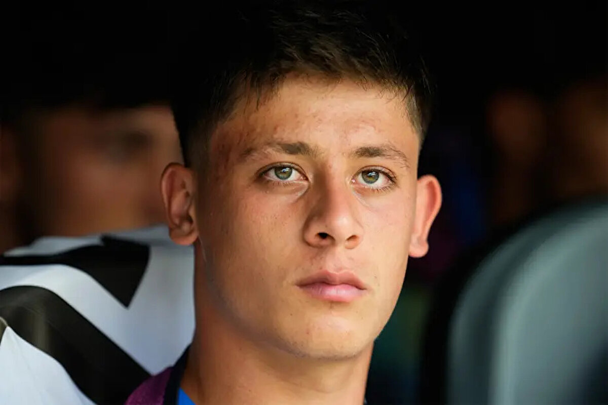 Bazı futbolseverler görüntünün komik gözüktüğünü belirtirken bazıları ise Arda Güler'in oldukça kibar bir insan olduğunu belirtti.<br>