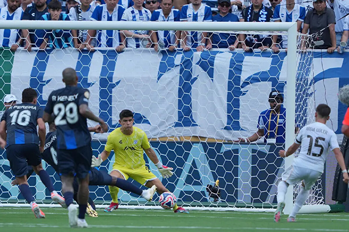 Eflatun beyazlılarda maça ilk 11'de başlayan milli futbolcumuz Arda Güler, 43. dakikada farkı ikiye çıkaran golü kaydetti.