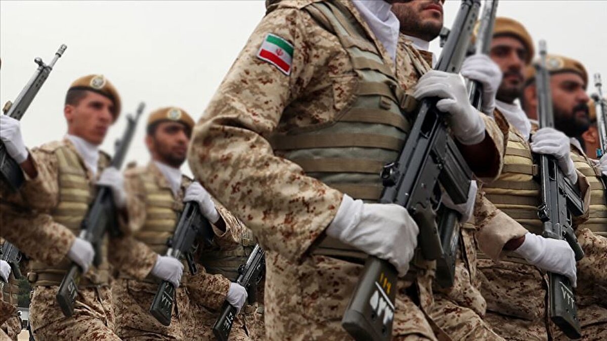 7. İran<br>Basra Körfezi'ndeki stratejik hâkimiyeti, bölgesel vekil güçleri, dağlık yapısı ve derin devlet kontrolüyle İran, askeri anlamda işgal edilmesi en zor ülkelerden biri olarak listede bulunuyor.