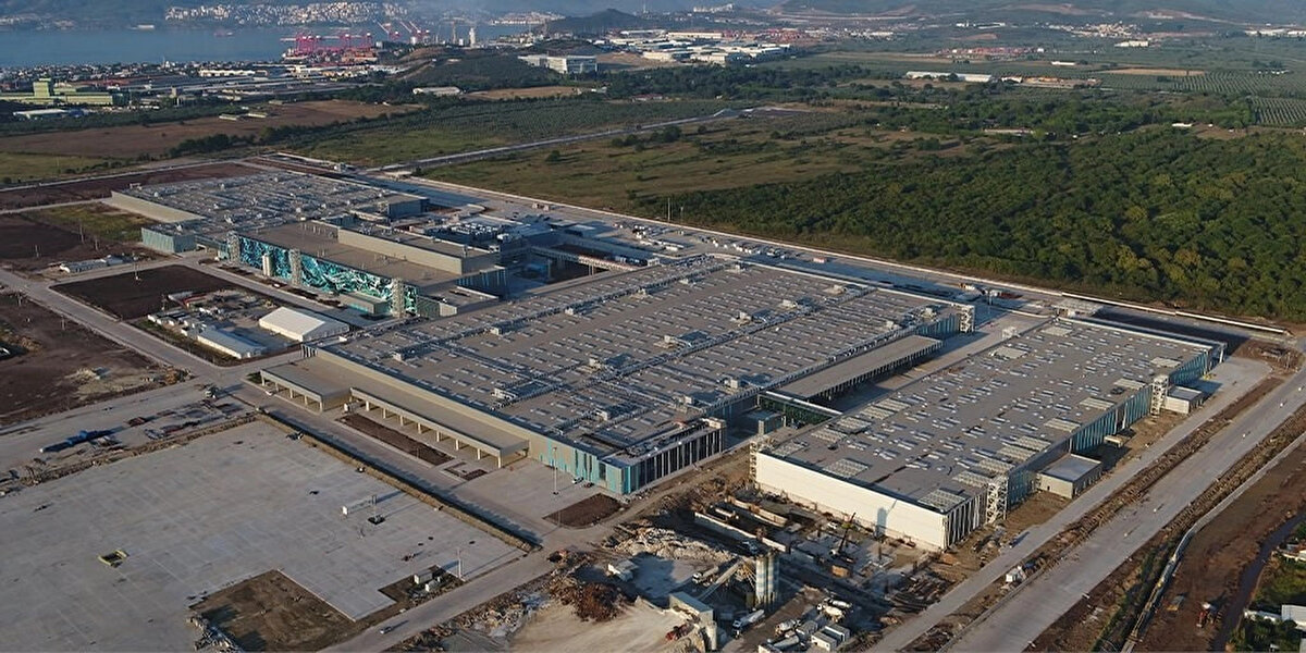 Daha sonra, 18 Temmuz 2020'de inşaatına başlanan Togg Teknoloji Kampüsü, Cumhurbaşkanı Erdoğan'ın katılımıyla 29 Ekim 2022'de Cumhuriyet Bayramı'nda törenle açılırken, Togg'un ilk akıllı cihazı C SUV'un seri üretim bandından inişi kutlandı.