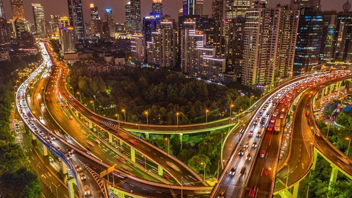 <br><br>Seasia Stats tarafından derlenen çeşitli liste, kıtaları kapsıyor. Tarihi Avrupa kasabalarından hareketli Asya metropollerine ve canlı Latin Amerika merkezlerine kadar çeşitli kültürel deneyimler sunuyor. Ayrıca liste dünyanın her yerinde uygun fiyatlı ve tatmin edici bir yaşam tarzının bulunabileceğini gösteren geniş bir coğrafi yayılımı sergiliyor. Avrupa, Yunanistan'da Heraklion, Türkiye'de İstanbul, Hırvatistan'da Split ve İspanya'da Valencia gibi şehirlerle iyi temsil ediliyor. İşte dünyanın en ucuz 15 şehri:<br>