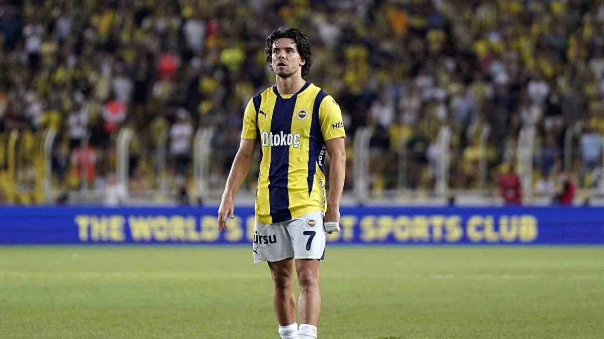 Henüz suskunluğunu bozmayan sarı lacivertlilerde eski oyuncusu Ferdi Kadıoğlu gündeme geldi.<br>