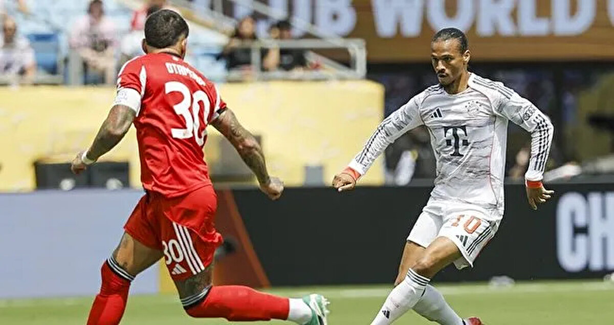 FIFA Kulüpler Dünya Kupası C Grubu'nda heyecan üçüncü hafta maçları ile sürüyor. Haftanın dikkat çeken mücadelesinde Benfica ile Bayern Münih karşı karşıya geldi. Tek golün atıldığı mücadelede kazanan Benfica olurken Portekiz ekibi tarihinde ilk kez Alman ekibi karşısında galip gelmeyi başardı.<br><br>