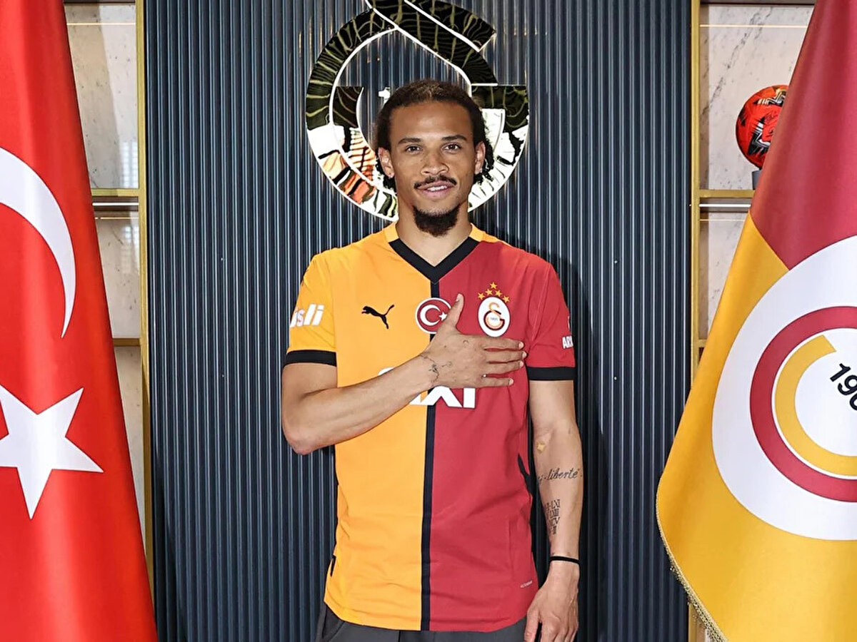 Leroy Sane transferinin ardından orta sahaya yapacağı hamleler için çalışmalarına başlayan Galatasaray'da Hakan Çalhanoğlu ve İlkay Gündoğan ısrarı sürüyor.<br>