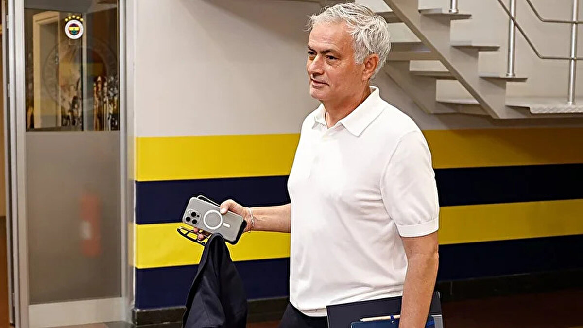 Hatta teknik direktör Mourinho da bu oyuncularla görüşmeler yapıyor.<br>