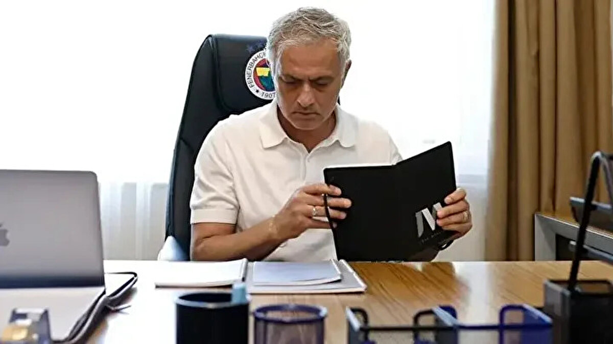 Gelecek sezon için güçlü bir kadro kurmak isteyen Fenerbahçe'de çalışmalar devam ediyor.<br>