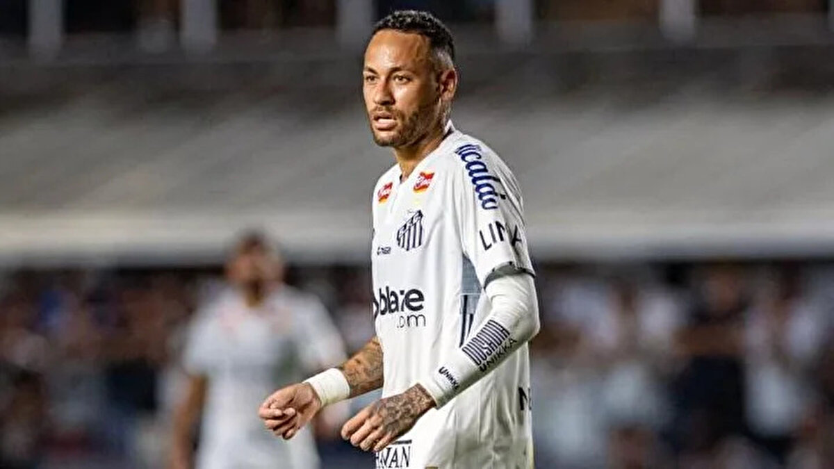 Neymar, geçtiğimiz ocak ayında transfer olduğu Santos'ta 12 maçta forma giydi ve 3 gol, 3 asistle oynadı.<br>
