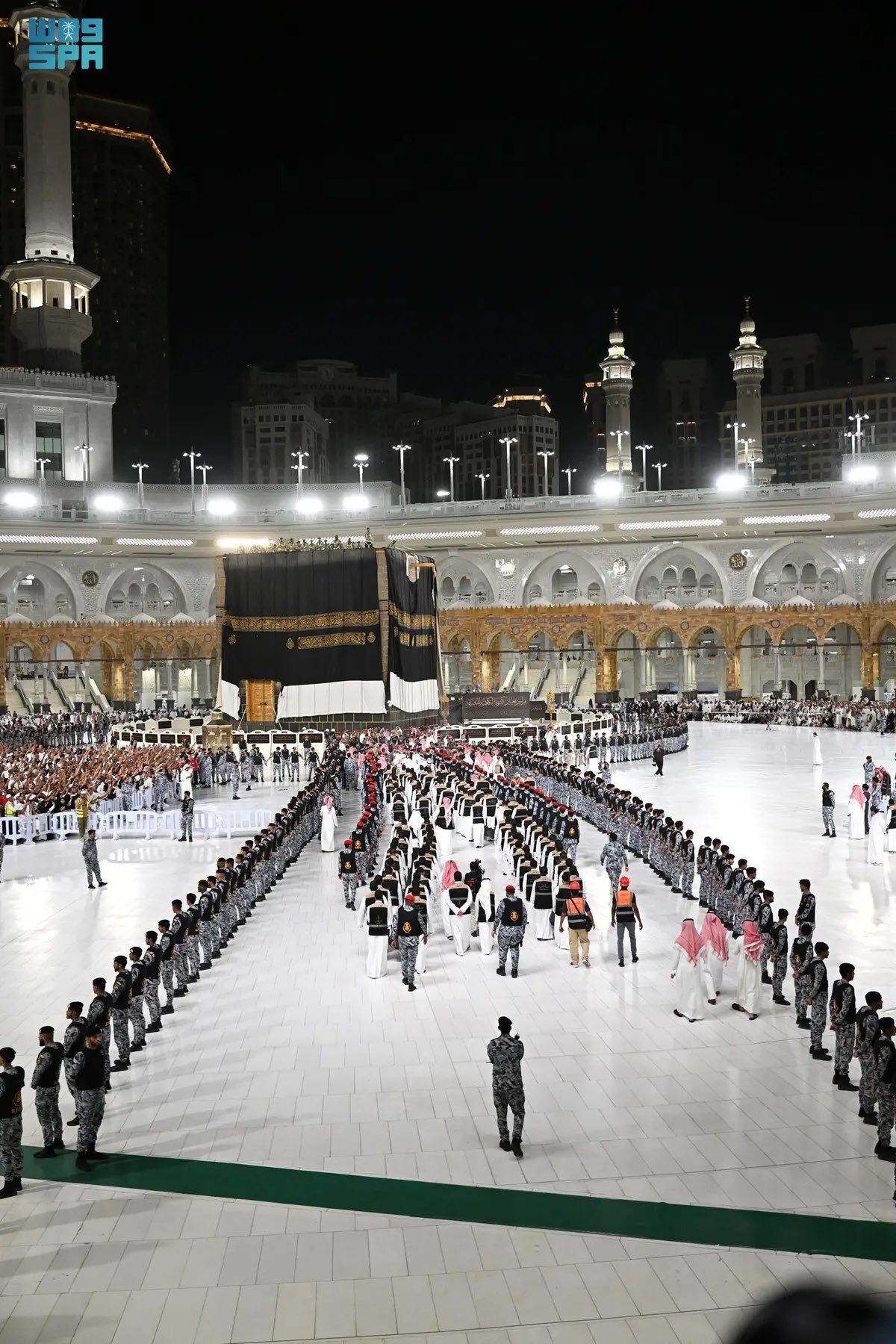 Suudi Arabistan, Kâbe örtüsünü her yıl Zilhicce ayının 9. günü olan Arefe Günü değiştiriyordu ancak bu uygulama 2022 yılında değiştirilmiş, örtü yenileme işlemi Hicrî yılın ilk günü olan 1 Muharrem'e alınmıştı.