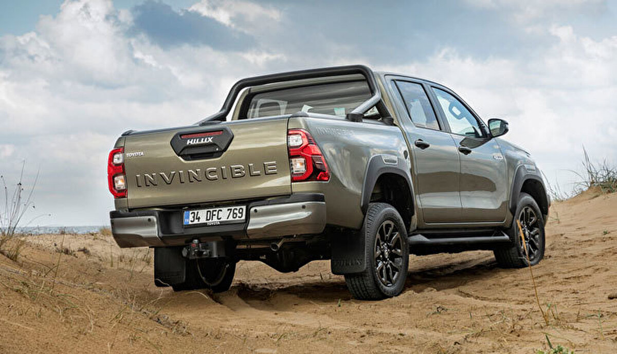 Bu değişiklikle birlikte, otomobillerde ÖTV oranı yüzde 80 ile yüzde 220 arasında yeniden şekillendirilirken, en sert yükseliş pick-up segmentindeki araçlar için geçerli olacak. Ford Ranger, Toyota Hilux, Volkswagen Amarok, SsangYong Musso Grand ve Otokar Foton Tunland gibi Türkiye’de oldukça tercih edilen 4x4 arazi araçları ve ticari pick-up modelleri, bu düzenlemeden doğrudan etkilenecek.