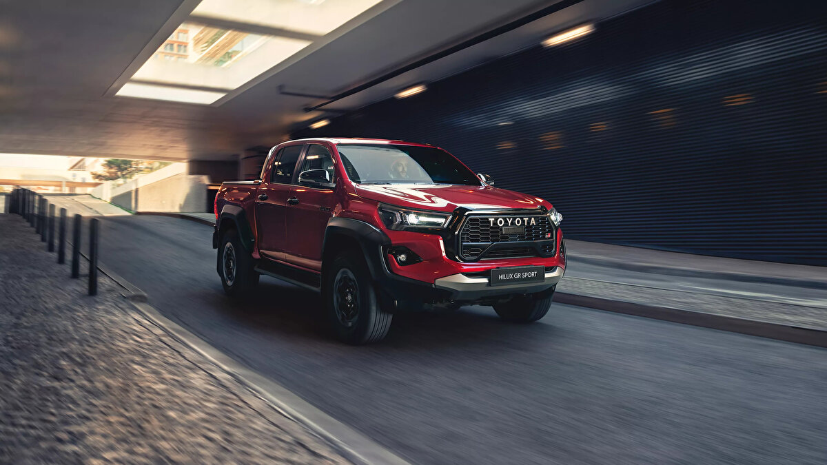 Toyota Hilux<br><br>Başlangıç paketi:<br>Mevcut fiyat: 2.069.000 TL<br>Yeni fiyat (yüzde 50 ÖTV): 2.984.133 TL<br><br>Tam donanım:<br>Mevcut fiyat: 2.970.000 TL<br>Yeni fiyat (yüzde 50 ÖTV): 4.283.652 TL