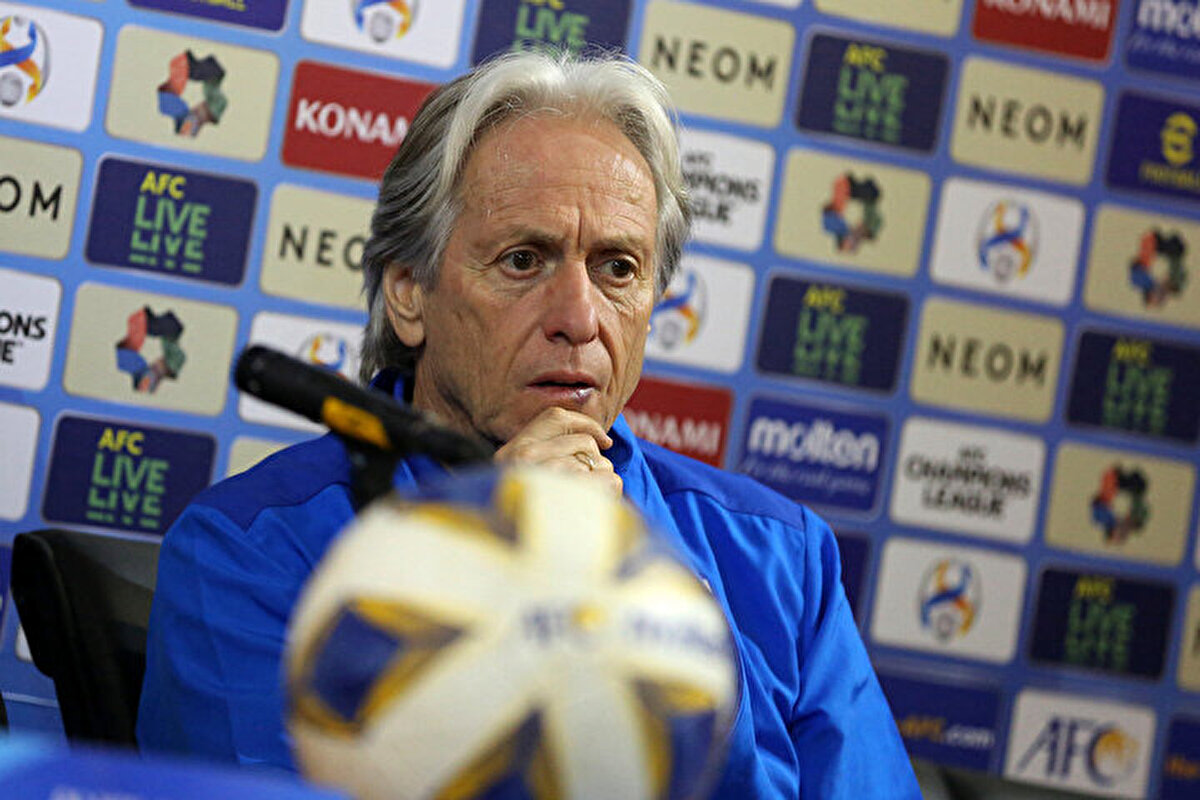 Jorge Jesus geride bıraktığımız iki sezonda Al Hilal ile büyük zaferler elde etmişti. Portekizli teknik adam Al Hilal kariyerinde 1 Suudi Arabistan Pro Lig, 2 Suudi Arabistan Süper Kupası ve 1 Suudi Arabistan Kupası kazandı.<br>