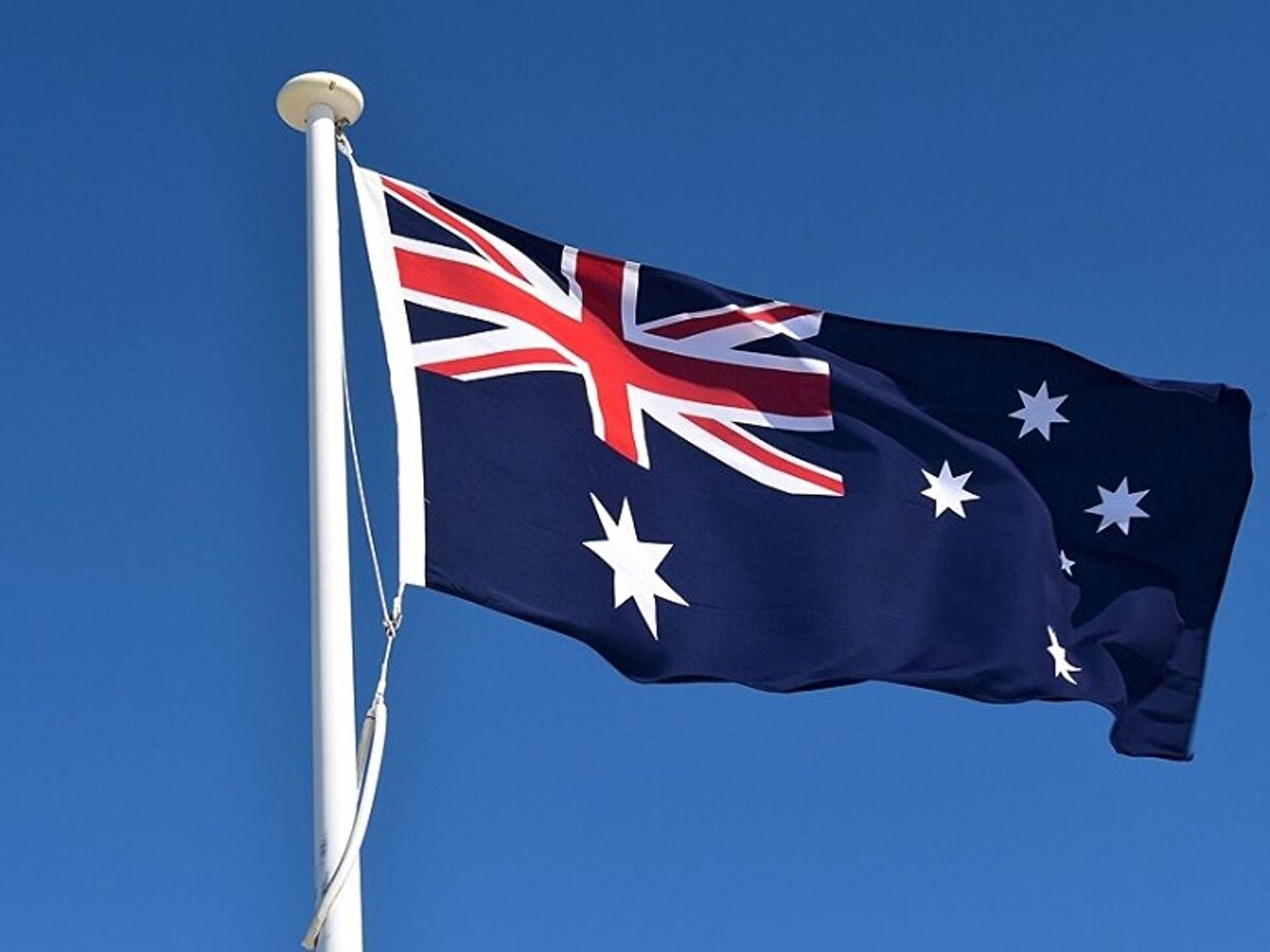 6. Avustralya<br><br>📐 Yüzölçümü: 7.692.024 km²<br>📌 Neden farklı?<br>Bir kıta ve ülke olan Avustralya, çöllerden yağmur ormanlarına kadar birçok iklimi bir arada barındırıyor.