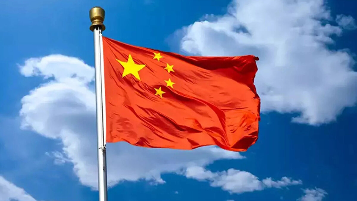 3. Çin<br><br>📐 Yüzölçümü: 9.596.961 km²<br>📌 Neden öne çıkıyor?<br>Hem nüfus hem yüzölçüm açısından dev. Asya’nın doğusunu domine eden çok çeşitli coğrafyaya sahip.