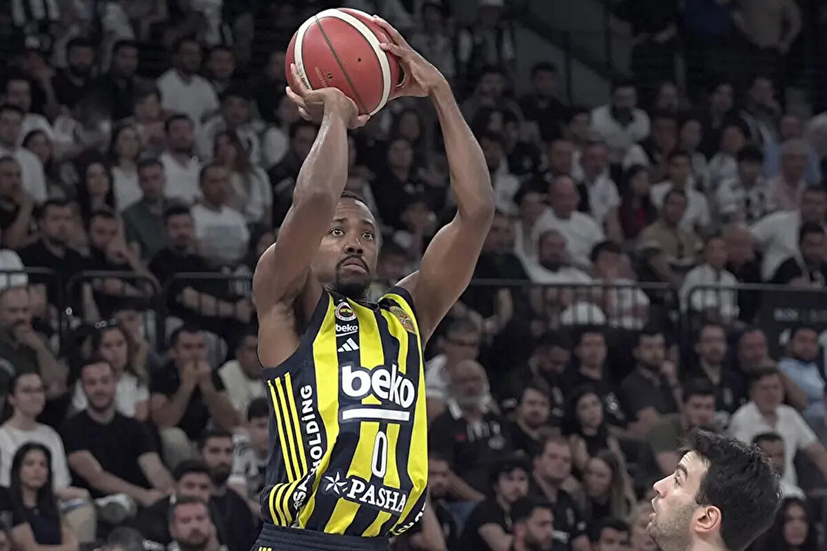 Sezonu 3 kupayla tamamlayan Fenerbahçe Beko'da Errick McCollum ile yollar ayrılıyor. Tecrübeli basketbolcu yeni sezon için Galatasaray ile el sıkıştı.<br>
