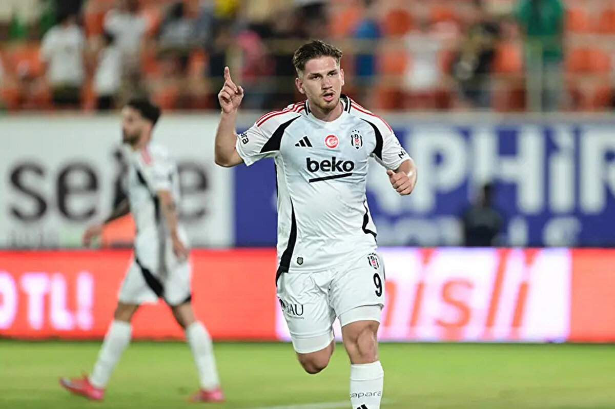 Hollanda'nın Utrecht takımından satın alma opsiyonlu kiralama teklifi alan Semih'in transferini yönetim veto etti.<br>