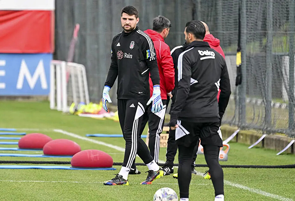 Haziran 2026'da sözleşmesi sona erecek olan Ersin'e makul bir transfer teklifi gelirse yönetim 24 yaşındaki kalecinin ayrılmasına onay verecek.<br>