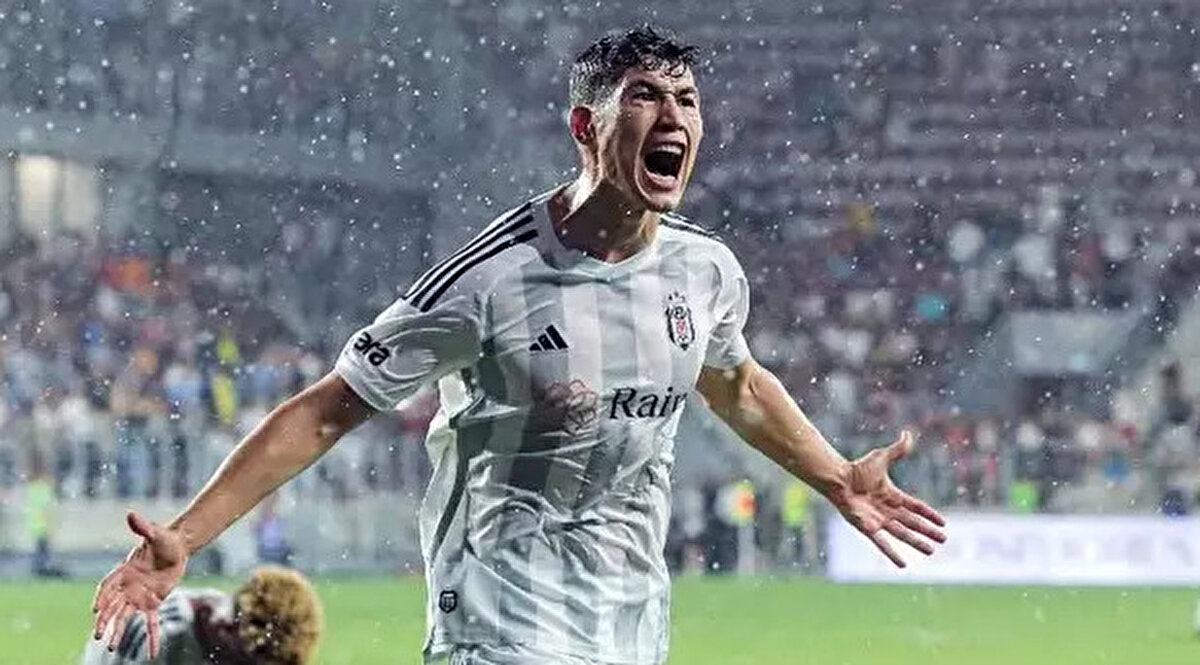 Beşiktaş'ın yeni sezon kadrosunda düşünmediği isimlerin başında gelen Bakhtiyor Zaynutdinov için Spartak Moskova devreye girdi.<br>Beşiktaş, 27 yaşındaki Kazak orta saha oyuncusu için 4 milyon Euro bonservis talep ediyor.<br>Beşiktaş'a transfer olmadan önce Rusya'da CSKA ve Rostov formaları giyen Zaynutdinov'la Dinamo Moskova ve Zenit'in de ilgilendiği biliniyor.<br><br>(Sport-express)