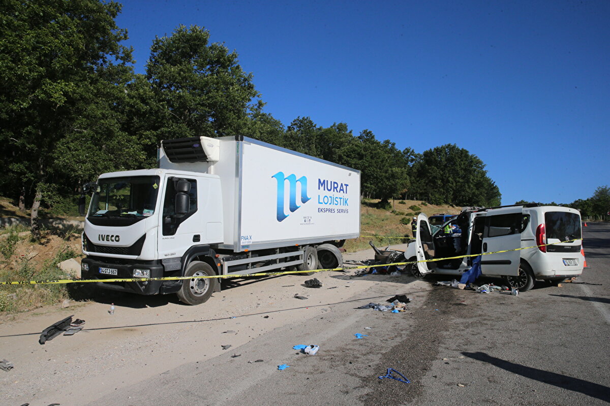 Kazada araçtaki Gülbeden Yaşar ve Yeter Beyazkaya olay yerinde hayatını kaybetti.