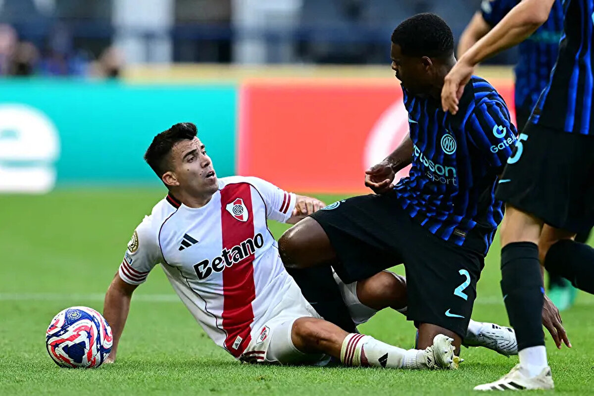 Bir sopanın, Hollandalı oyuncunun kafasına isabet ettiği görüldü.<br>