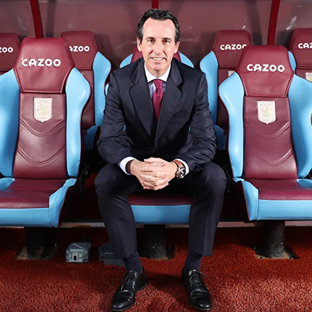 Aston Villa oyuncunun temsilcisiyle temas kurarken, transferde ilk adımı atan taraf oldu. Teknik direktör Unai Emery'nin, Sara'nın oyun tarzını kendi sistemine uygun bulduğu ve özellikle orta saha rotasyonunu güçlendirmek adına bu transferi öncelikli olarak istediği öğrenildi.<br>
