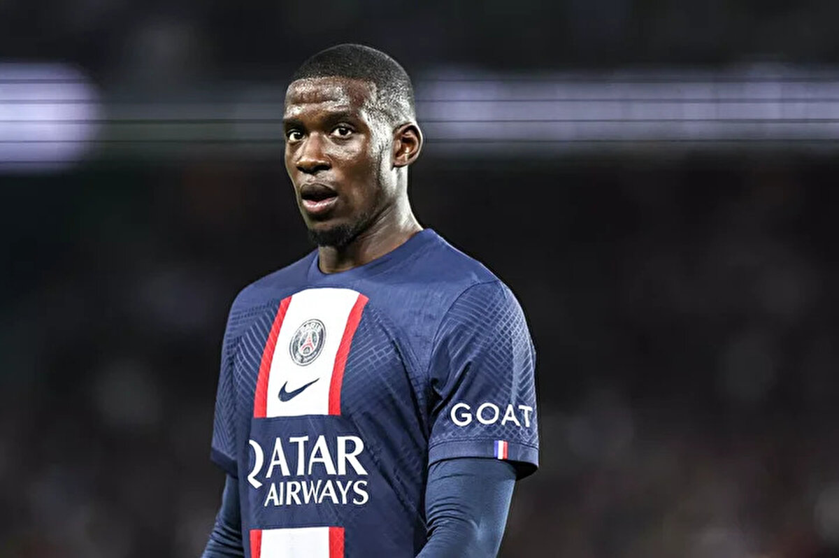 Mimovic'i tekrar kiralamayı düşünen sarı-lacivertliler, Mukiele için PSG'ye kiralık ve satın alma opsiyonlu bir teklif yapmaya hazırlanıyor.