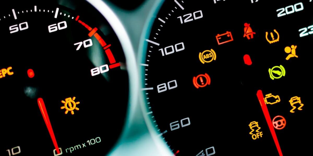 Yakıt biterse ne olur?<br><br>Yakıt pompası ve enjektörlerde hasar oluşabilir.<br><br>Motorun soğutma sistemi yetersiz çalışabilir.<br><br>Pahalı tamirat masrafları doğabilir.