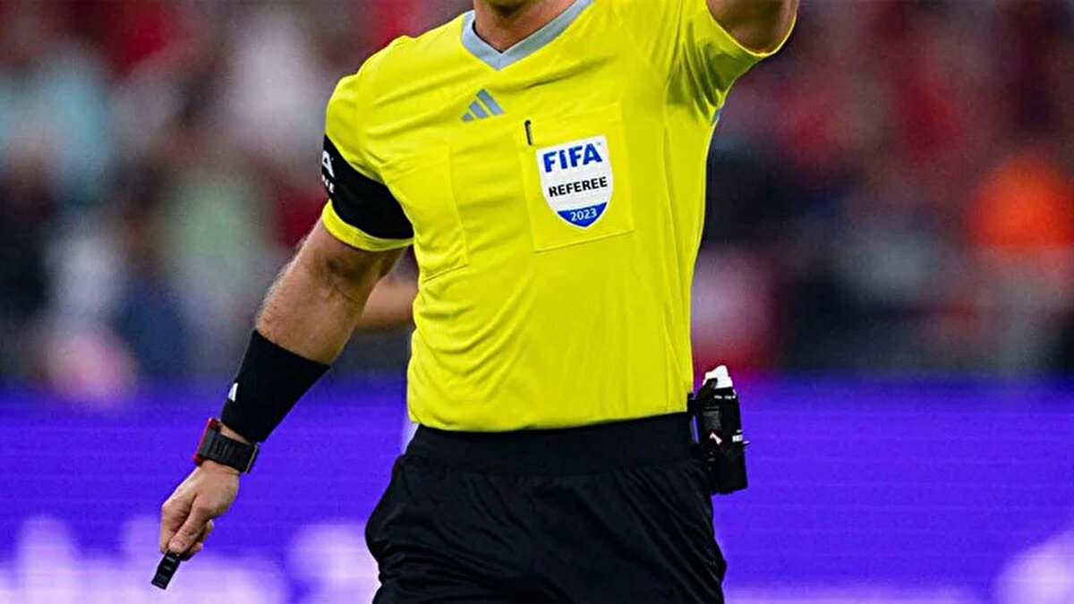 MHK'dan Antonio Rubinos Pérez; başkan yardımcıları Vicente Lizondo Cortés, Bernardino González Vázquez ve José Luis Lesma López de el çektirilen isimler arasında yer aldı.<br>