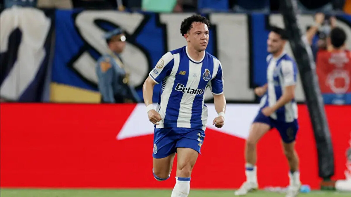 Haberde Fenerbahçe'nin Pepê transferi için Aston Villa, Nottingham Forest, Fulham ve Burnley ile rekabet etmesi gerektiği belirtildi.<br>