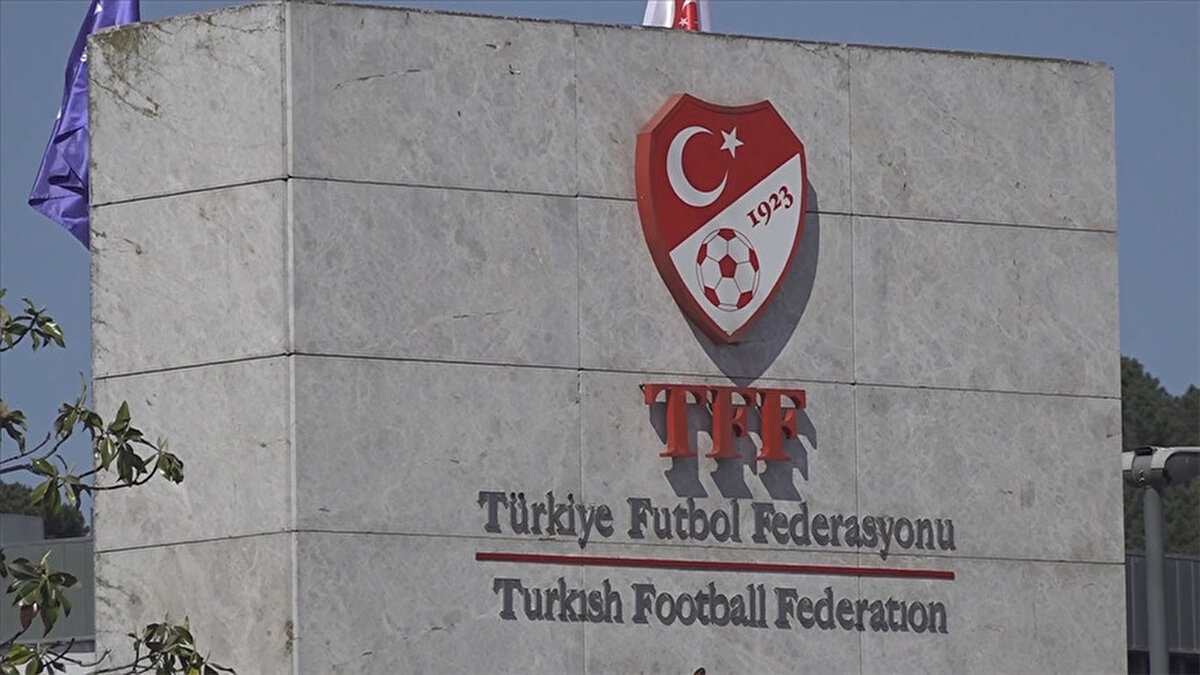 Trendyol Süper Lig'de 2025-2026 sezonunun fikstür çekim tarihi açıklandı. TFF'den yapılan duyuruda yeni sezon fikstürünün çekileceği tarih ve saate dair bilgilendirme geçildi. Peki Süper Lig'de 2025-2026 sezonunun fikstürü ne zaman çekilecek? Detaylar haberimizde...<br>