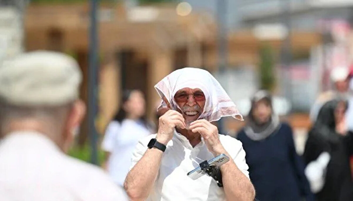 Bugün hava nasıl?<br><br>Meteoroloji Genel Müdürlüğü tarafından yapılan tahminlere göre yurt genelinde yağış beklenmiyor. Yurt genelinin az bulutlu ve açık geçeceği tahmin ediliyor.