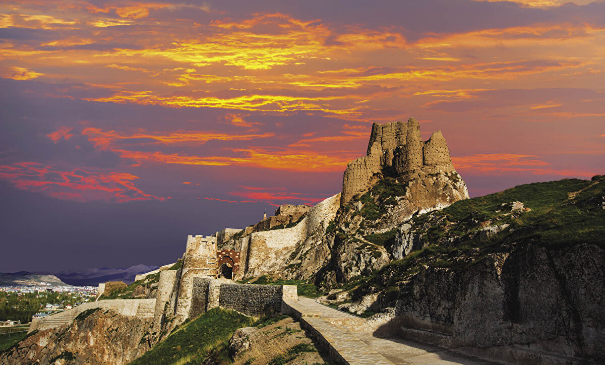 Doğu Anadolu Bölgesi<br><br>Az bulutlu ve açık geçeceği tahmin ediliyor.<br><br>ERZURUM °C, 28°C<br>Az bulutlu ve açık<br><br>KARS °C, 26°C<br>Az bulutlu ve açık<br><br>MALATYA °C, 37°C<br>Az bulutlu ve açık<br><br>VAN °C, 27°C<br>Az bulutlu ve açık