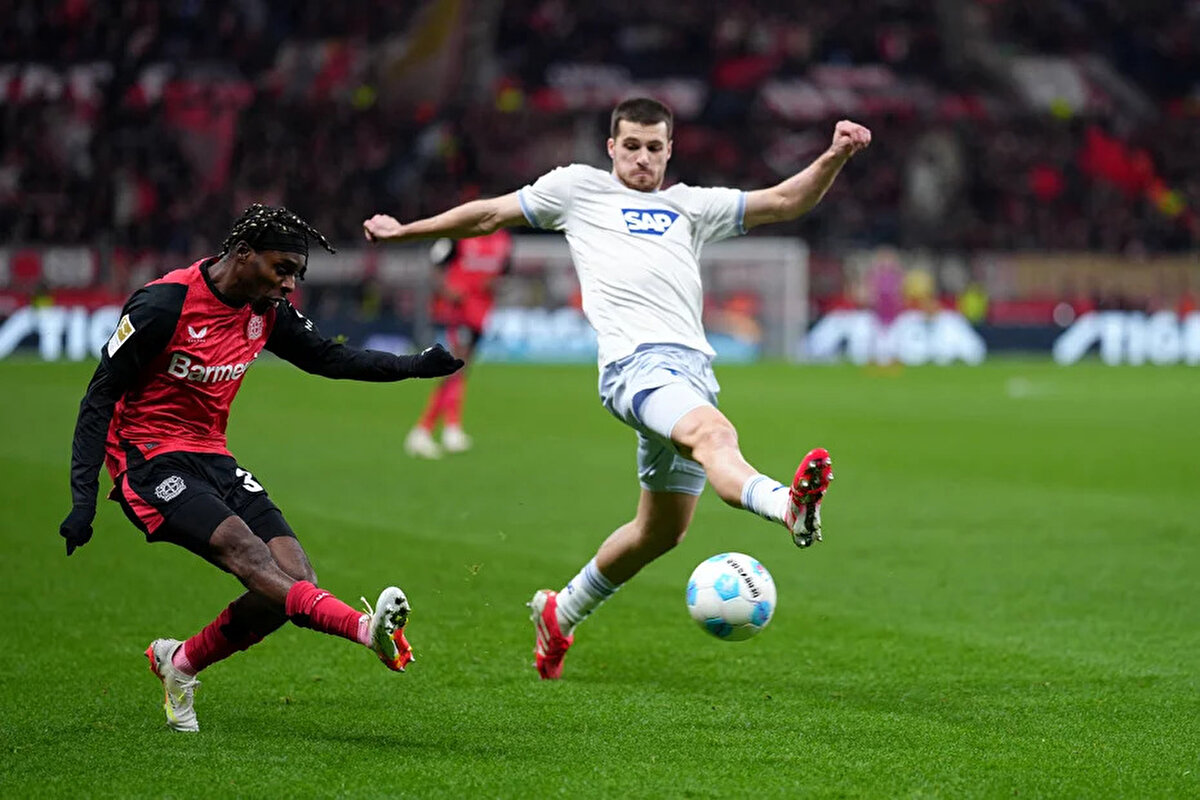 Beşiktaş, yeni sezon kadro planlaması kapsamında savunma hattını güçlendirmeye yönelik çalışmalarını sürdürüyor.<br>