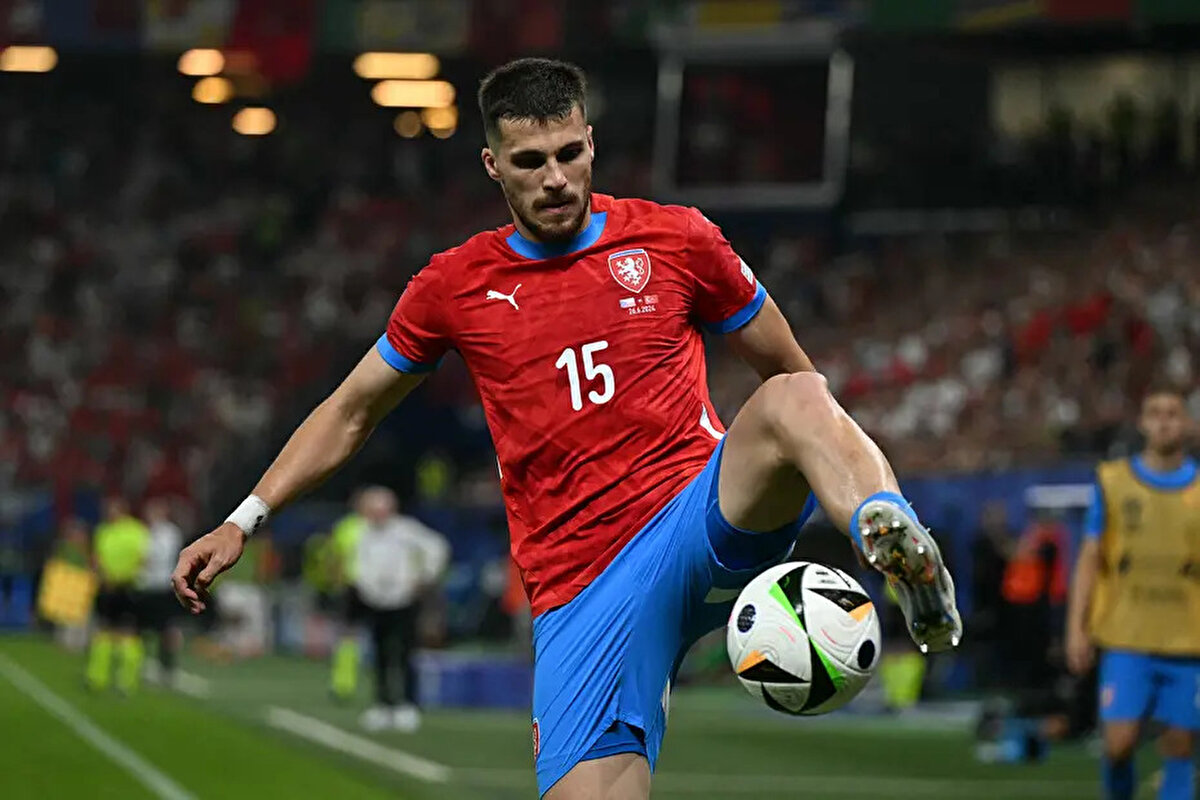 Bu sezon 22 maçta forma giyen Jurasek, 3 asist yapma başarısı gösterdi.<br>