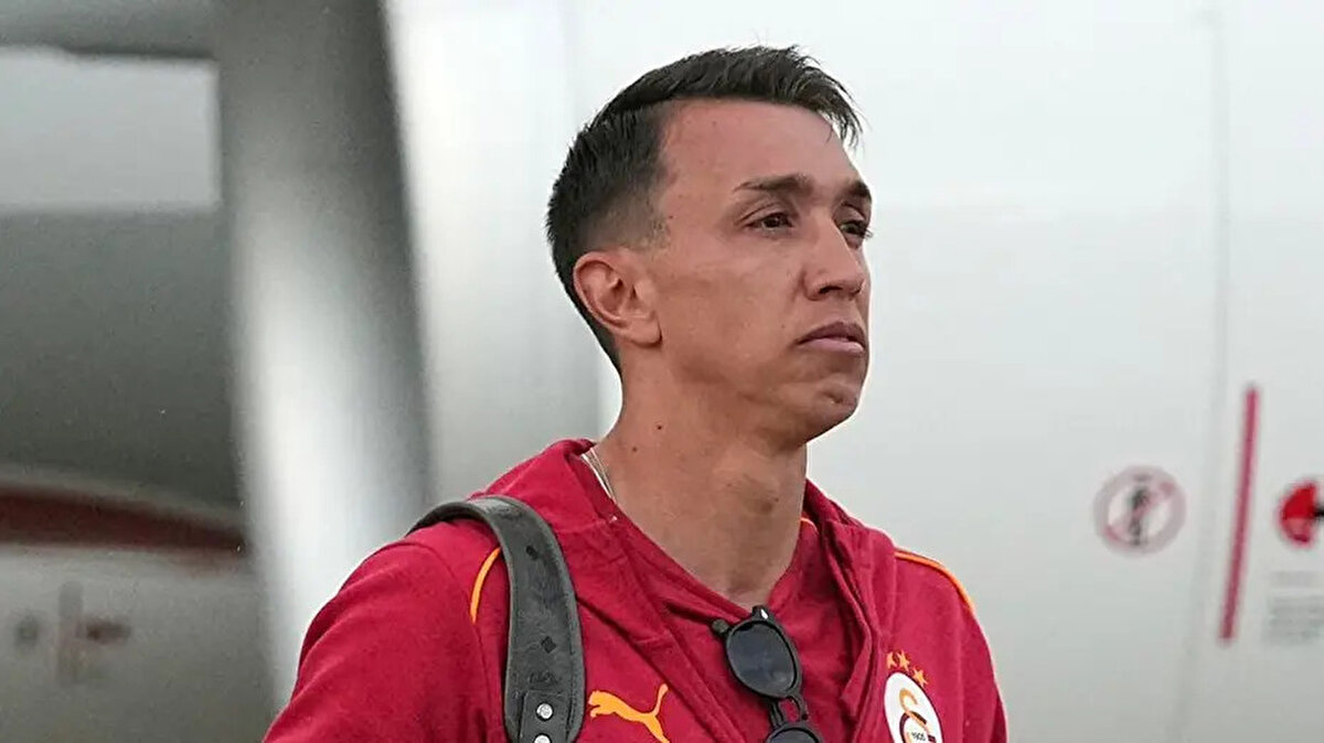 Sarı-kırmızılılar Fernando Muslera'nın ayrılığının ardından kaleci transferi için görüşmelerini sürdürürken listede yer alan isimlerden Andriy Lunin kararını netleştirdi.<br>