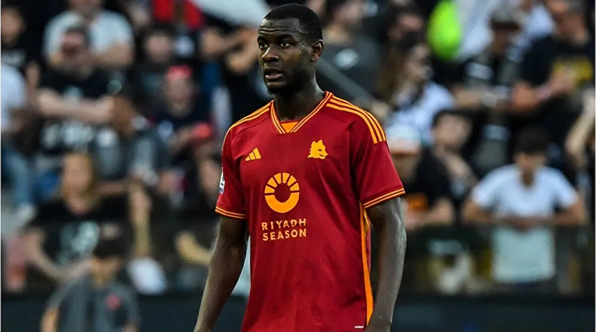 Galatasaray, Roma'nın 1.92’lik sol ayaklı stoperi Evan N'Dicka'nın durumunu sordu. Ligue 1 ekibi Marsilya, bu transferde sarı-kırmızılı takımdan daha önde. <br><br>(DAZN)<br><br>