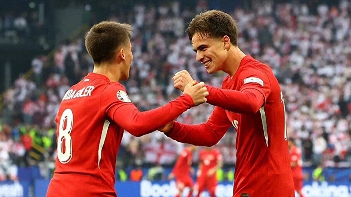 Milli yıldızlar Arda Güler ile Kenan Yıldız, son 16 turunda birbirlerine rakip oldular.