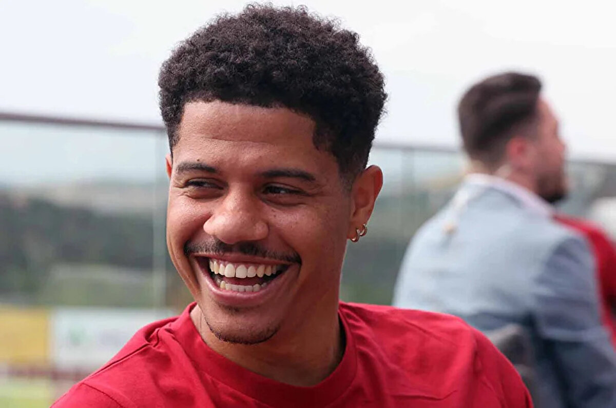 Okan Buruk'u dinleyen yönetimin Sara'nın satışını gündemine almadığı ifade edildi.<br>