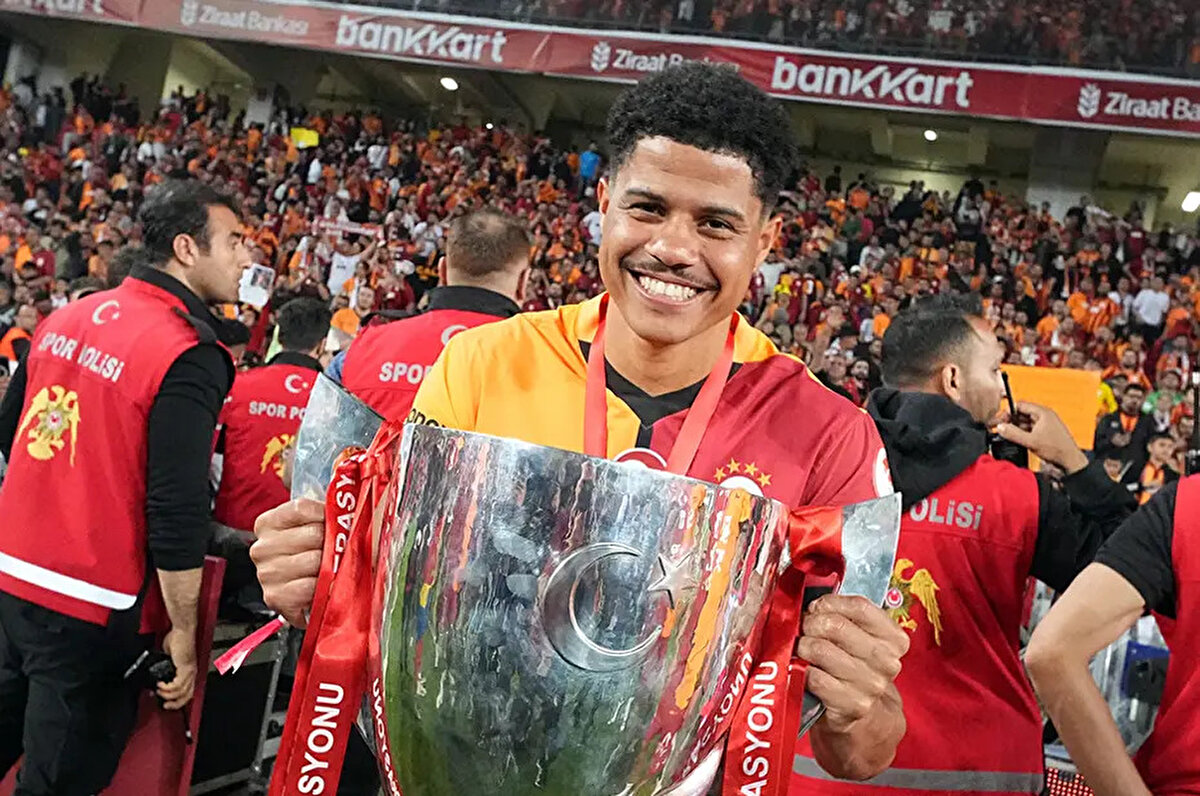 Gabriel Sara'yı son olarak Premier Lig'e yeni yükselen Leeds United'ın da istediği belirtildi.<br>