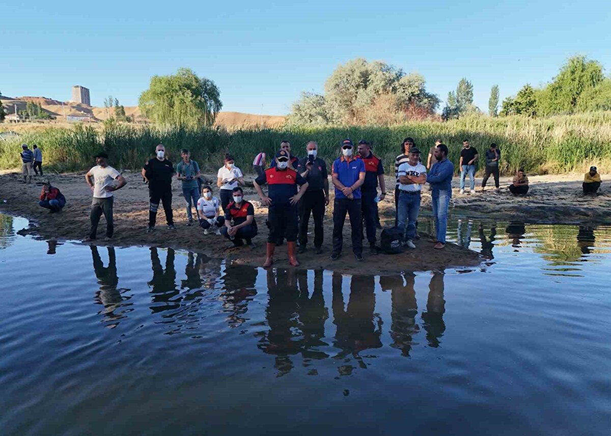 Kırıkkale’nin Yahşihan ilçesinde serinlemek için girdiği Kızılırmak’ta kaybolan 16 yaşındaki çocuğun cansız bedenine ulaşıldı.