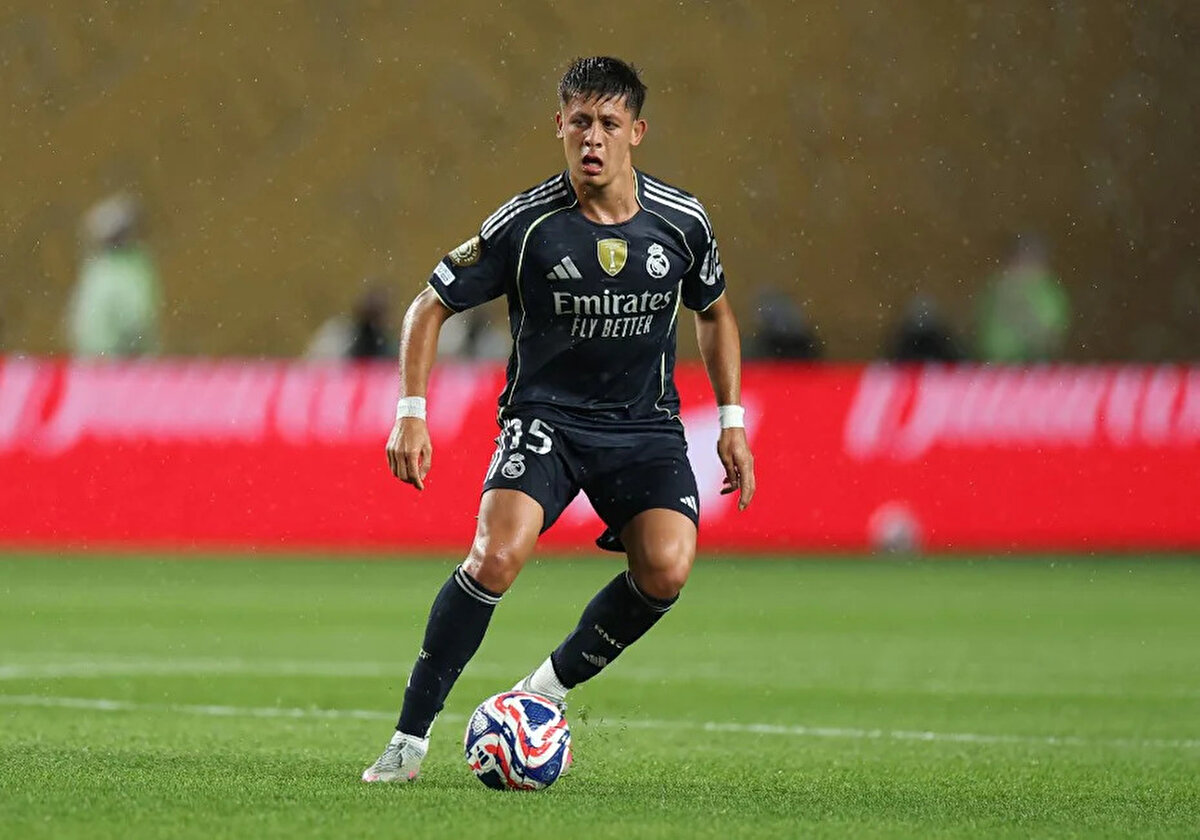 Real Madrid, FIFA Kulüpler Dünya Kupası'nda Salzburg'u 3 golle geçti. Mücadeleye ilk 11'de başlayan Arda Güler, 67 dakika sahada kaldı.<br>