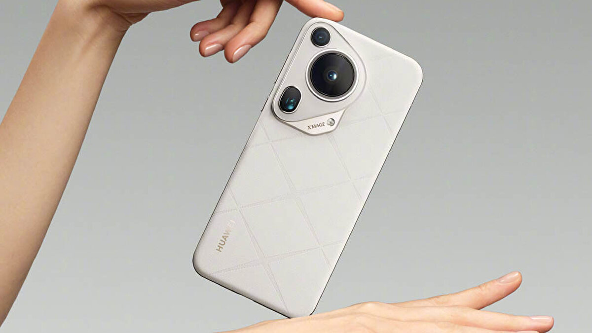 DxOMark’a göre 2025’in en iyi kameralı telefonu: Huawei Pura 70 Ultra<br><br>DxOMark tarafından yapılan ölçümlerde Huawei Pura 70 Ultra, 163 puanla yılın en iyi kameralı telefonu seçildi. Geniş dinamik aralığı, gerçekçi renk üretimi ve düşük ışıkta üstün performansıyla rakiplerini geride bırakan model, fotoğraf tutkunları için ideal bir seçenek haline geldi.