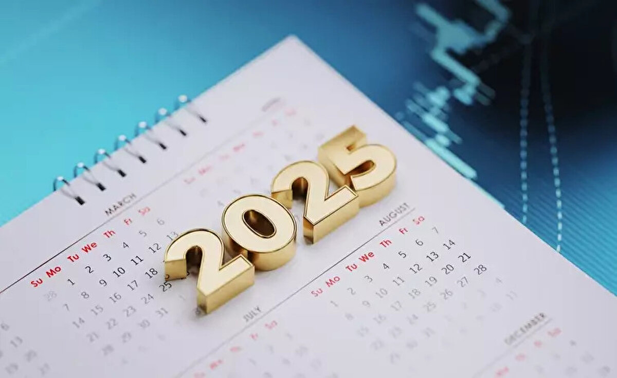 15 Temmuz, resmi tatil olarak kabul ediliyor ve kamu kurumlarında çalışma olmuyor. Özel sektör çalışanları için ise durum iş yeri kararına göre değişiklik gösteriyor.