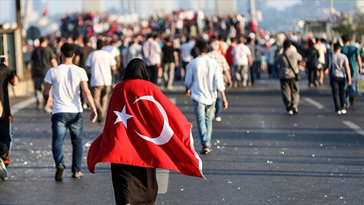 Özel Sektörde 15 Temmuz tatil mi?<br><br>15 Temmuz resmi tatil olsa da özel sektörde çalışma durumu iş yeri kararına bağlı. Bazı iş yerleri resmi tatillerde de faaliyetlerini sürdürebiliyor. Dolayısıyla özel sektör çalışanlarının çalışıp çalışmayacağı işveren tarafından belirleniyor.